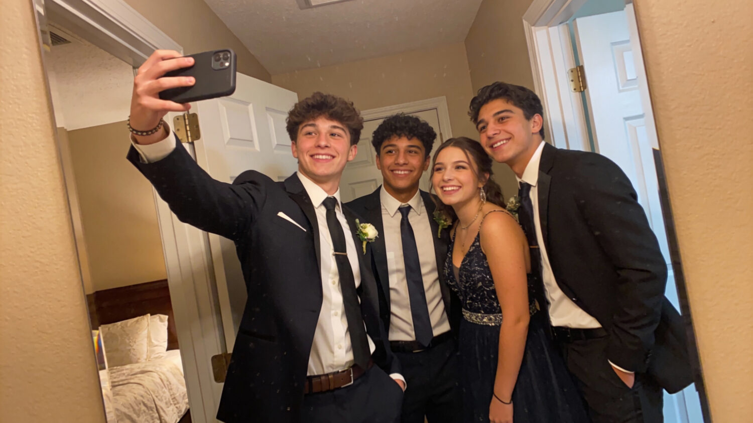 How to Match Your Prom Outfit with Your Date’s Style